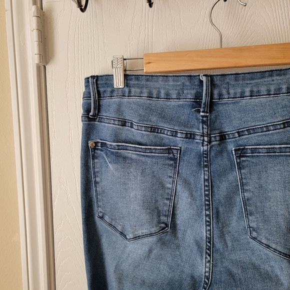 Judy Blue Skinny Fit Jeans - Picture 4 of 9